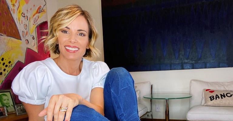 Ana Furtado se diverte ao praticar exercícios com um bambolê: ”Uma das melhores coisas que fiz”