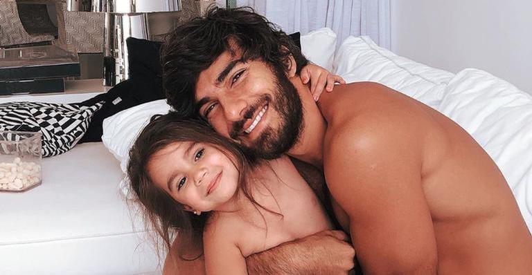 Hugo Moura compartilha clique de Maria Flor com skate e encanta web: ”Rainha do rock”