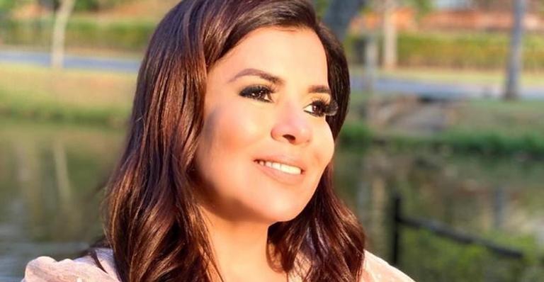 Mara Maravilha aposta em vestido justinho e web reage com elogios: ”Fantástica”