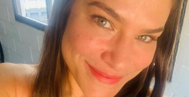 Priscila Fantin posa de maiô em meio a natureza e recebe elogios de fãs: ”Tão maravilhosa!”
