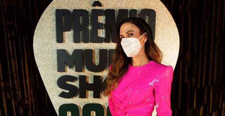 Tatá Werneck usa máscara no ‘Prêmio Multishow 2020’ e avisa: “Não vou tirar por nada”
