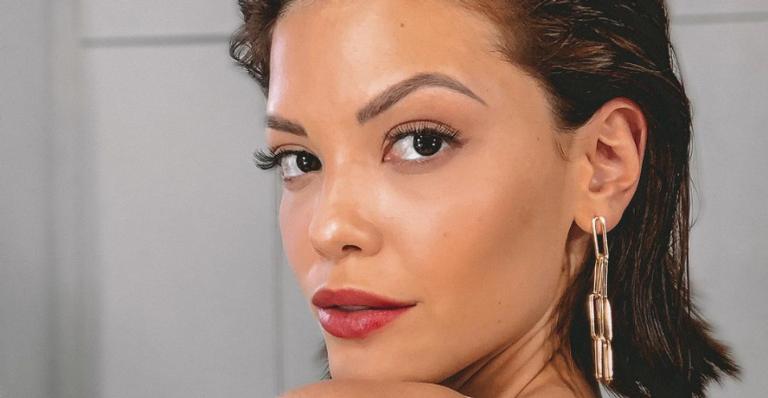 Vitória Strada esbanja sensualidade em novo clique