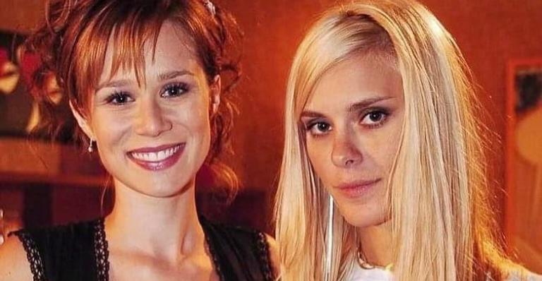 Carolina Dieckmann relembra clique com Mariana Ximenes em ‘Cobras e Lagartos’: ”Leona e Bel”