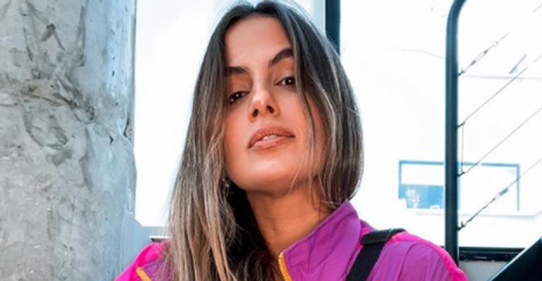 Na Bahia, ex-BBB Carol Peixinho exibe barriga negativa
