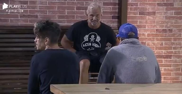 A Fazenda: Mateus comenta retorno de Raissa da roça: ”Não vejo carisma nela”