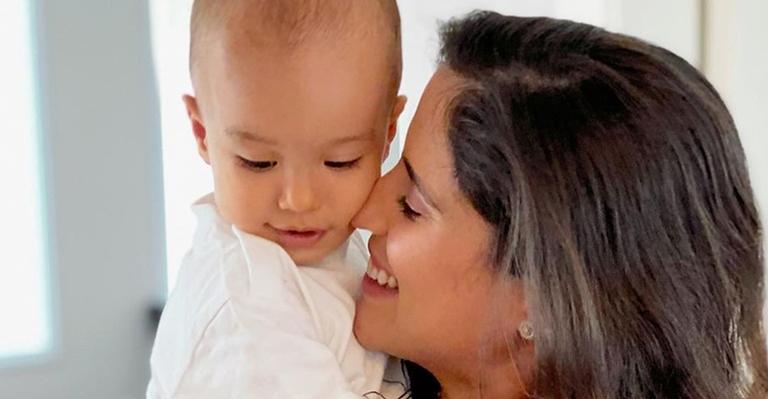 Camilla Camargo mostra travessura do filho, Joaquim, com farinha e diverte a web
