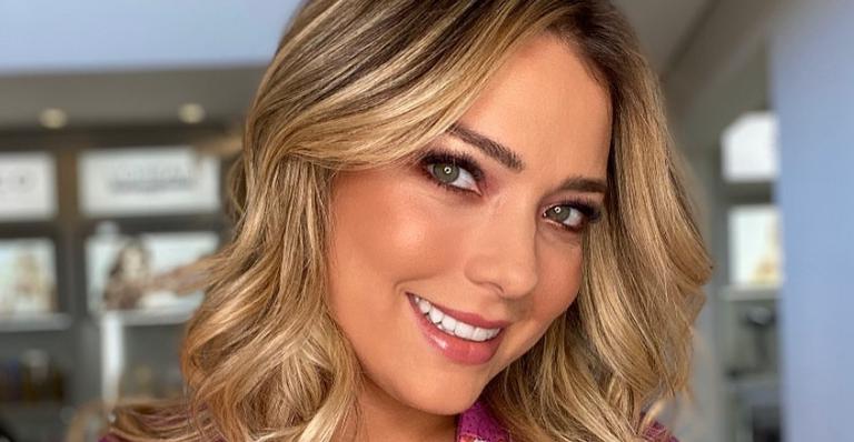 Carol Dantas se derrete ao posar coladinha a sua cachorrinha: ”Ela é perfeita”