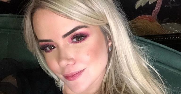 Ex-BBB Marcela Mc Gowan posa de maiô e recebe elogios: ”Sereia”