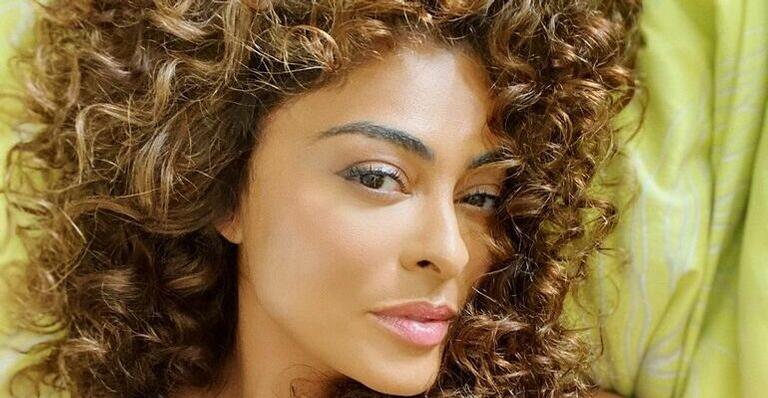 De vestido preto nada básico, Juliana Paes exibe decote no limite e chama atenção