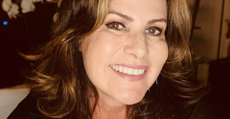 Sem maquiagem, Renata Ceribelli posta selfie na web: ”De cara e alma lavada”