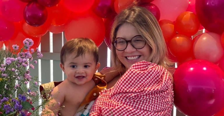 Marília Mendonça exibe primeiros dentinhos de Léo e encanta web