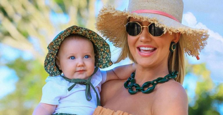 Ana Paula Siebert se derrete por Vicky com beijinhos e brinca: ”Mamãe beijoqueira”