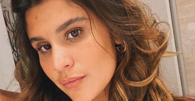 Giulia Costa surge deslumbrante em clique no balanço e recebe elogios de fãs: ”Perfeita é pouco”