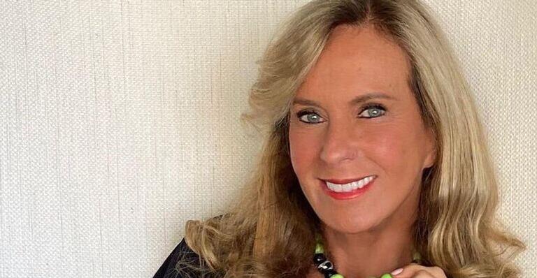 Helô Pinheiro encanta ao posar com a neta mais nova: ”Domingo feliz”