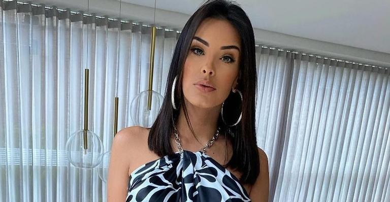 Ivy Moraes renova o bronzeado de biquíni e curvas impecáveis roubam a cena: ”Um monumento!”