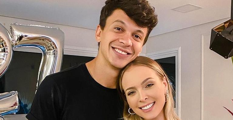 Júlio Cocielo celebra aniversário de Tata Estaniecki: ”A pessoa mais incrível e especial”