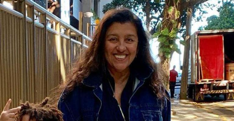 Regina Casé faz seu trigésimo teste de Covid-19 para as gravações de Amor de Mãe: ”Mais um”