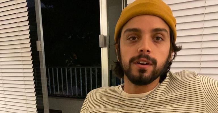 Rodrigo Simas compartilha momento fofo com o sobrinho caçula, Vicente: ”Balanço do tio”