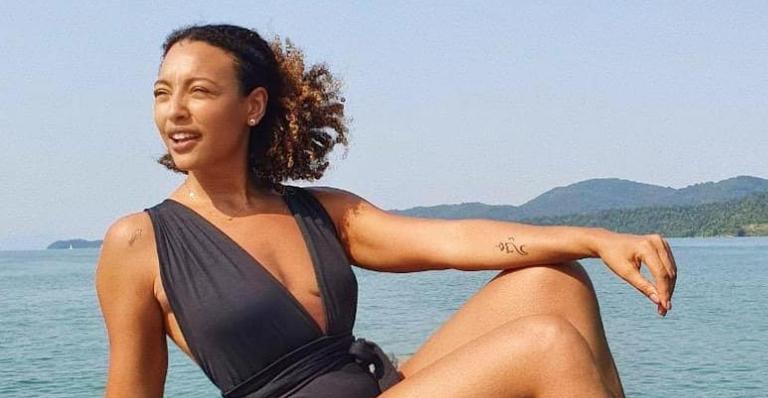 Sheron Menezzes inicia a semana energizada ao posar para clique pós-treino: ”Ta pago”
