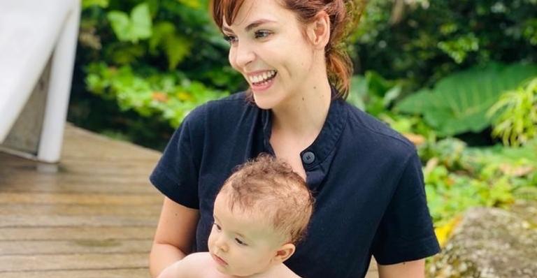 Titi Müller encanta ao mostrar o filho de sunga: ”Não tenho estruturas”