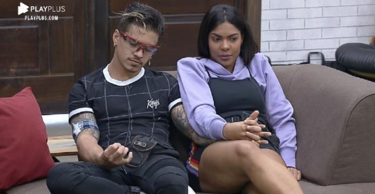 A Fazenda: Em conversa com Tays, Biel reclama de Raissa Barbosa: ”Não sei como continua voltando”