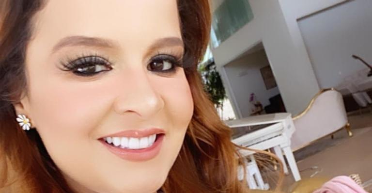 Com look branco, Maiara arrasa ao surgir fazendo carão e ganha comentário do ex-cunhado
