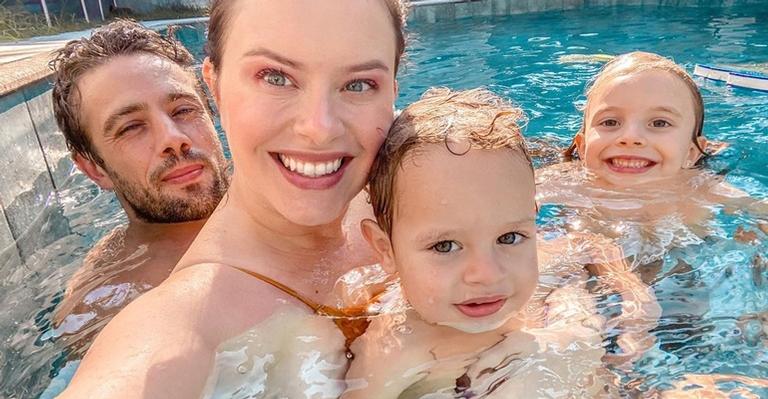 De forma divertida, Mari Bridi celebra 35 anos do marido, Rafael Cardoso