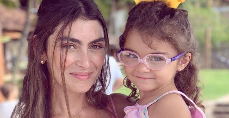 Mariana Uhlmann compartilha acontecimento com a filha e reflete: ”Muitas vezes achamos bobeira”