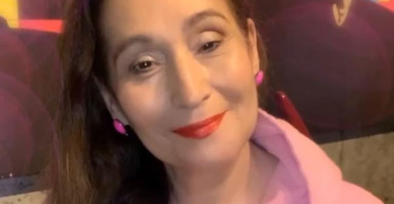 Sonia Abrão comemora aniversário do filho com clique antigo: ”Amor sem medida”