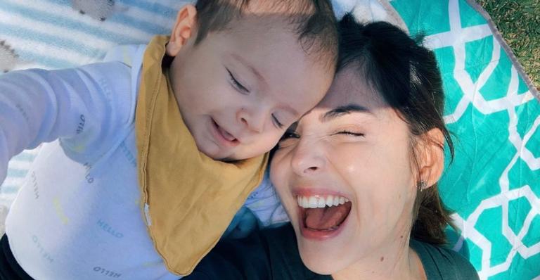 Titi Müller curte dia de praia na companhia do filho, Benjamin: ”Bebê al mare”
