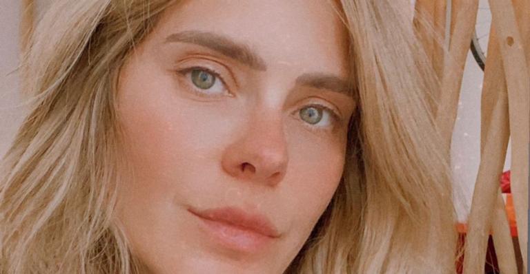 Carolina Dieckmann recebe chuva de elogios ao esbanjar sua beleza natural em um novo clique