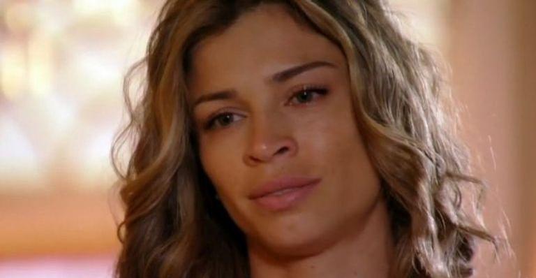 Ester vira o jogo e deixa Alberto no chão em ‘Flor do Caribe’