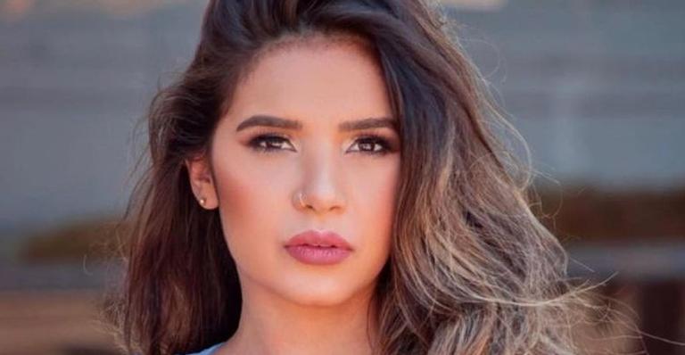 Em cenário paradisíaco, Gizelly Bicalho posa com biquíni cavado e deixa web babando: ”Que corpo!”