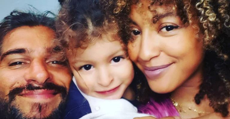 Sheron Menezzes se derrete ao resgatar clique do marido com o filho: ”O pai sempre teve on”