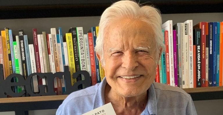Cid Moreira celebra 20 anos de casamento: ”Nunca imaginei estar tão feliz aos 93 anos”