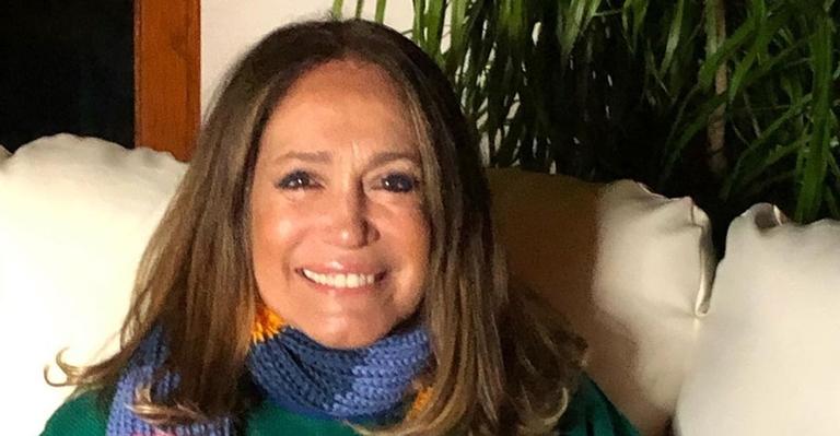Susana Vieira exibe presente que recebeu de fã e se derrete: ”Lindo”