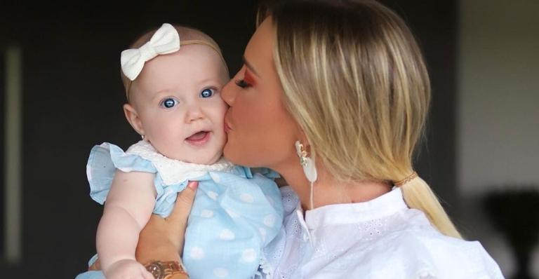 Ana Paula Siebert mostra Vicky vestida de sereia em seu mesversário e encanta: ”Parece uma boneca”