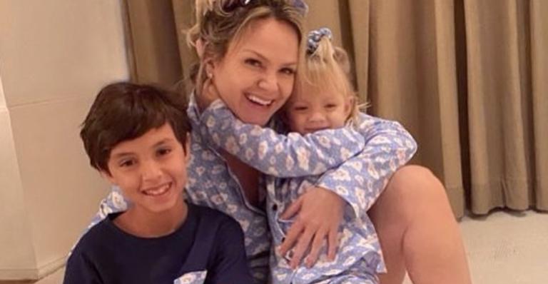 Eliana relembra selfie com os filhos e fala sobre maternidade: ”Sou tão orgulhosa”