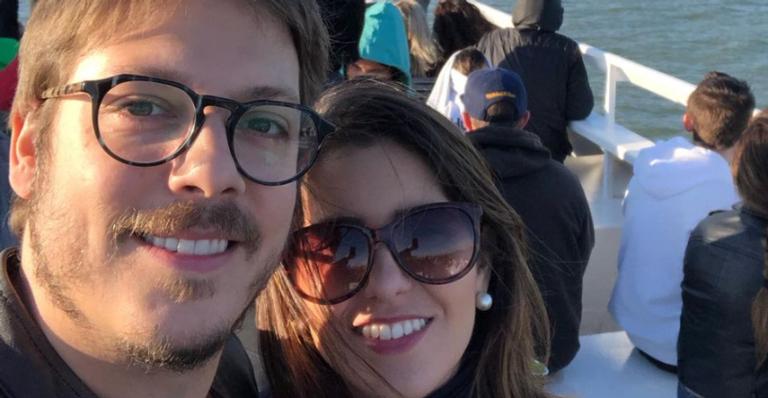 Fabio Porchat celebra aniversário de casamento no civil com Nataly: ”A gente comemora cada dia”
