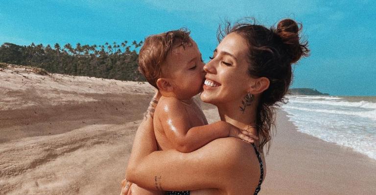 Filho de Gabi Brandt e Saulo Poncio canta com a mãe e fãs se derretem
