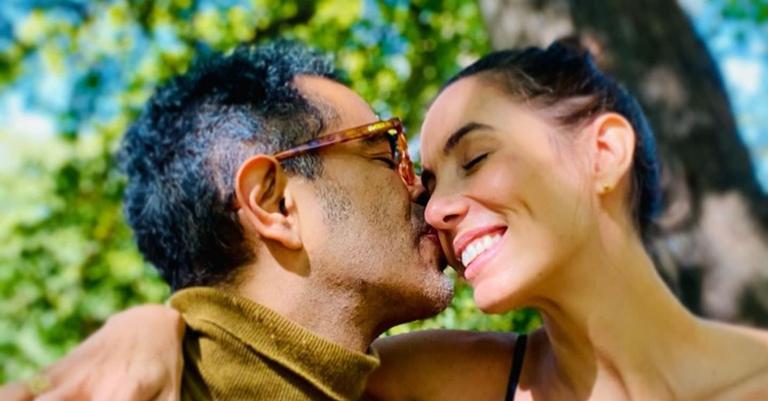 Jair Oliveira posta clique romântico com Tania Khalill e encanta: ”São lindos demais”