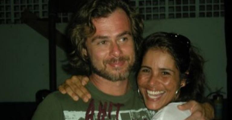 Em clima de TBT, João Vitti relembra clique em família ao lado da neta, Clara Maria
