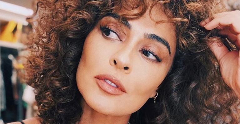 Nas Maldivas, Juliana Paes empina o bumbum com biquíni fio dental e ostenta corpaço: ”Uma deusa!”