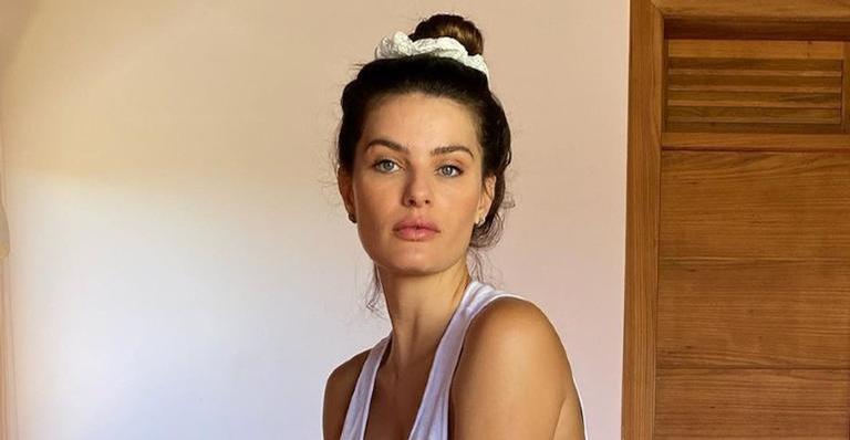 Isabeli Fontana radicaliza no visual e fica loira: ”Aproveitei a quarentena e tomei coragem”