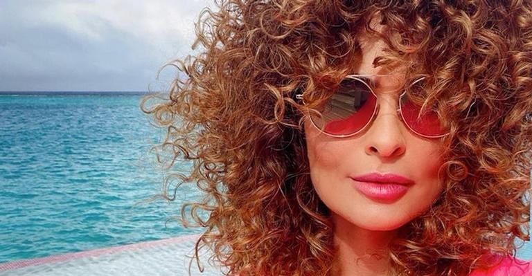 Juliana Paes posa de biquíni e fala sobre Photoshop em suas fotos: ”Eu uso”
