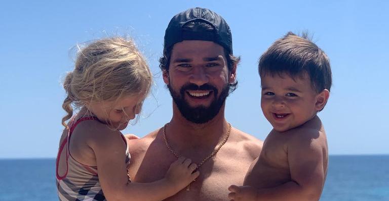 Goleiro Alisson Becker anuncia que será papai novamente: ”Coração transbordando de amor”