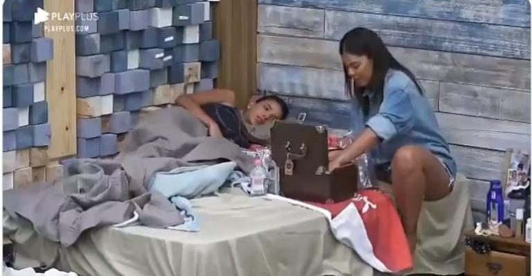 A Fazenda: Tays conversa com Jake e desabafa sobre o seu relacionamento com Biel