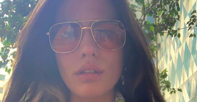 Antonia Morais surge apenas de toalha na web arranca elogios de fãs: ”Um espetáculo de mulher”