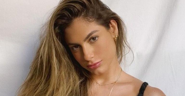 Mari Gonzalez posa deslumbrante de biquíni em mansão e corpaço escultural para tudo: ”Que corpão!”