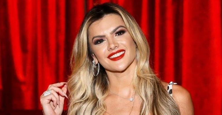 Mirella Santos surge com os fios mais loiros na web e seguidores elogiam: ”Uma boneca”